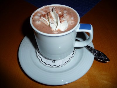 1200px-becher-kakao-mit-sahnehubchen.jpg